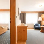 Aparthaus Stubai アパート *