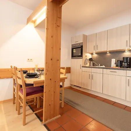 Aparthaus Stubai شقة *