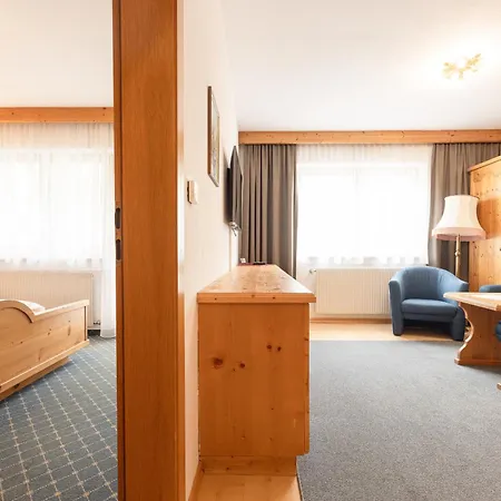 Aparthaus Stubai شقة *